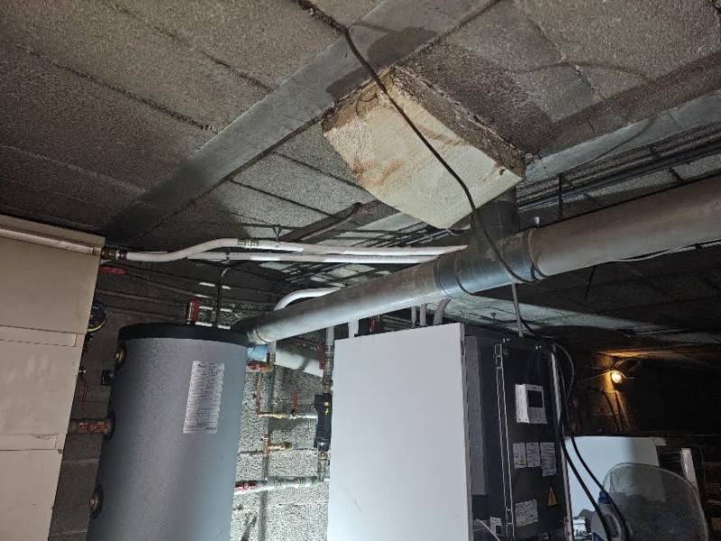 Pose à Gignac la Nerthe d'une Pompe à chaleur air eau avec eau chaude sanitaire modèle YUTAKI  S COMBI de marque HITACHI