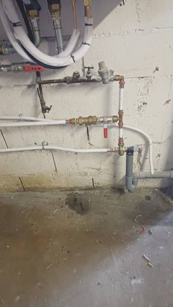 Installation d'un ballon thermodynamique et d'une pompe à chaleur Air/eau de marque HITACHI à Manosque dans le département 04.